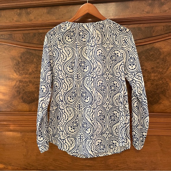 Talbots Blue Yellow White Beaded V-neck Tunic Top Size M Adjustable Sleeve - Picture 3 of 17